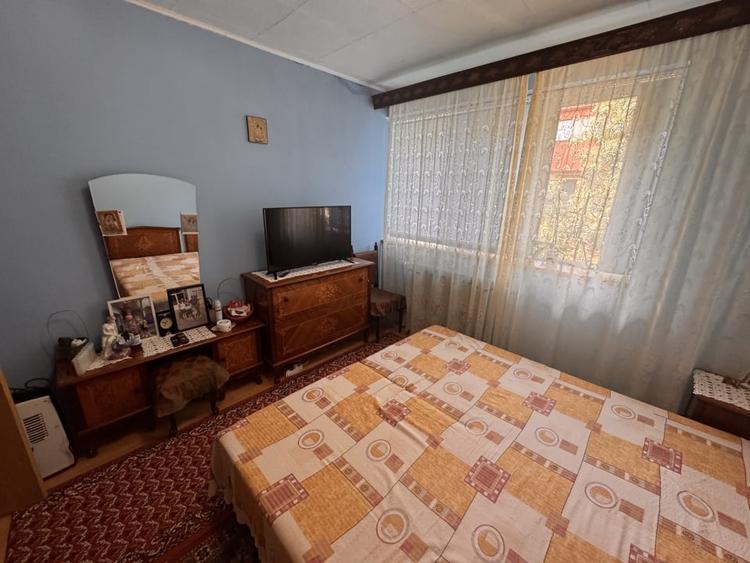 Apartament cu 3 camere decomandat, mobilat în Calea București