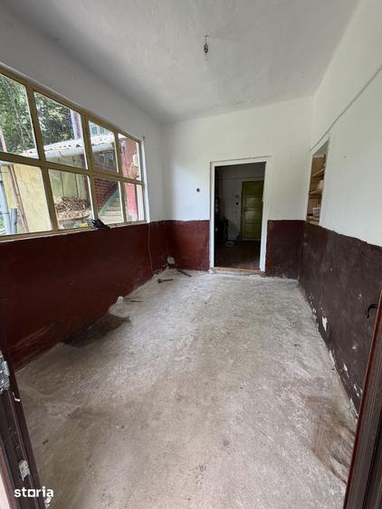 Casă cu 3 camere cu Teren 1352 Mp în Central