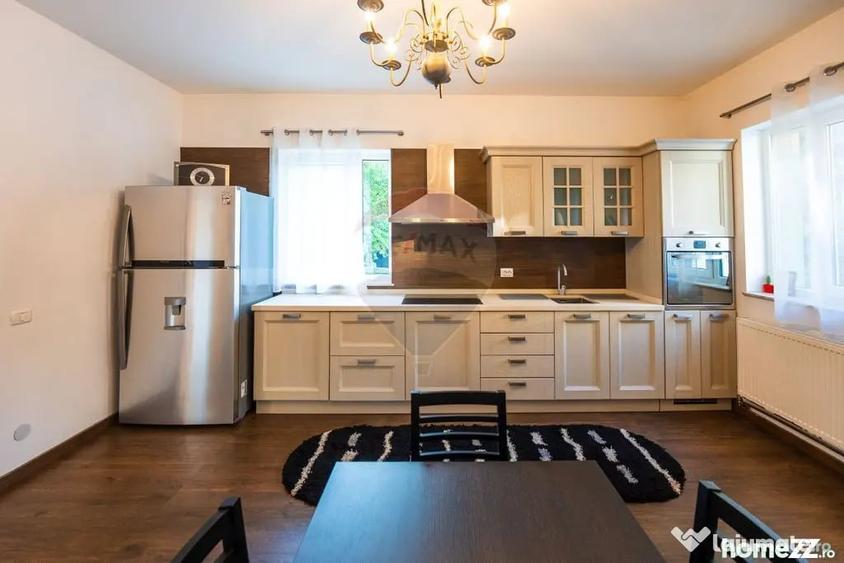 Casă cu 7 camere cu Teren 868 Mp în Trivale