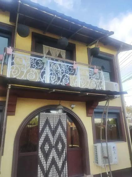 Casă cu 12 camere cu Teren 2230 Mp în Tăriceni