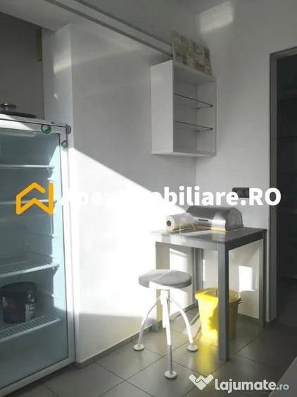 Apartament cu 3 camere decomandat în Gara de Nord