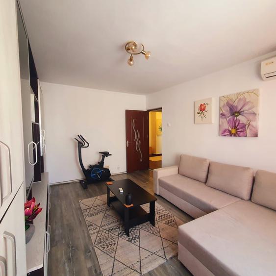 Apartament cu 2 camere decomandat în Piața Unirii