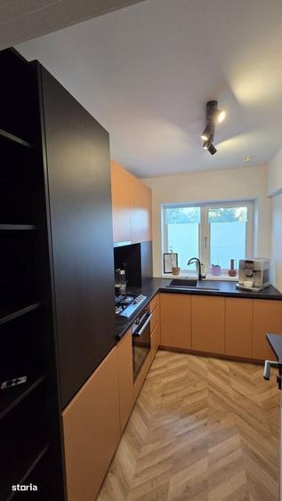 Apartament cu 3 camere semidecomandat în Splai Bahlui