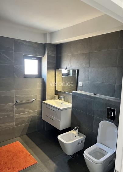 Apartament cu 4 camere decomandat în Exterior Vest