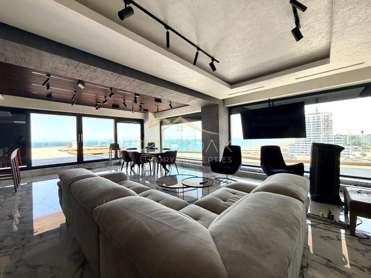 Penthouse cu 5 camere decomandat, mobilat în Central