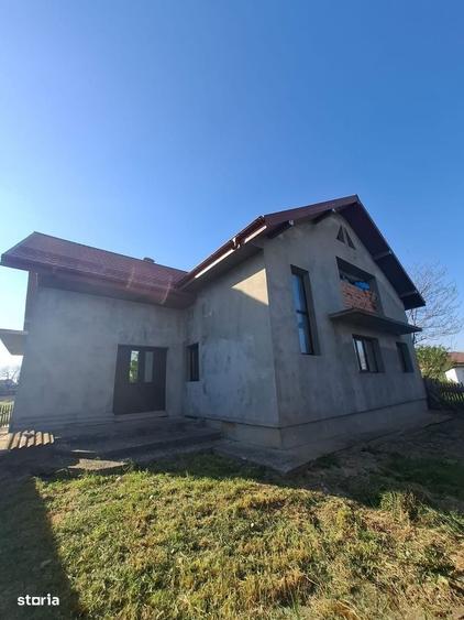 Casă cu 4 camere cu Teren 1118 Mp în Central