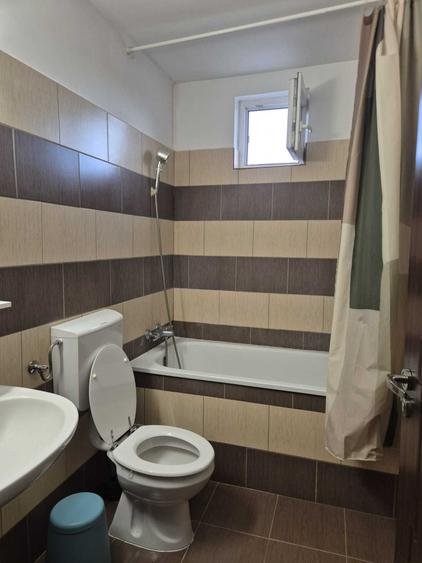 Apartament cu 3 camere decomandat în Soarelui