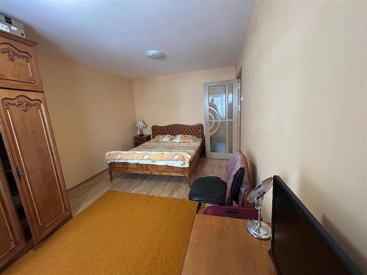 Apartament cu 3 camere decomandat, mobilat în Brăilei