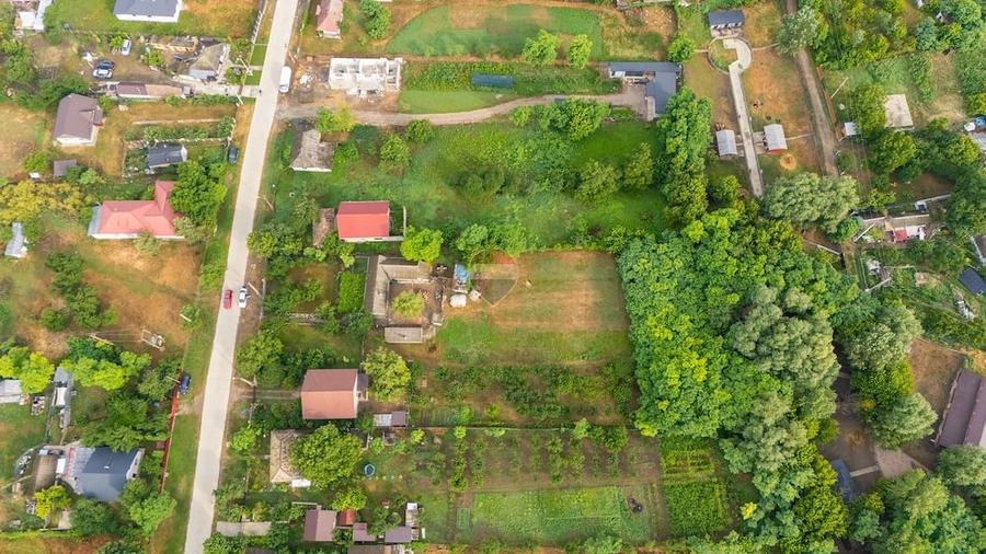 Casă cu Teren 4300 Mp în Sculeni