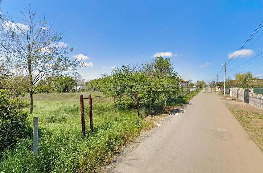 Casă cu Teren 1759 Mp în Pecineaga