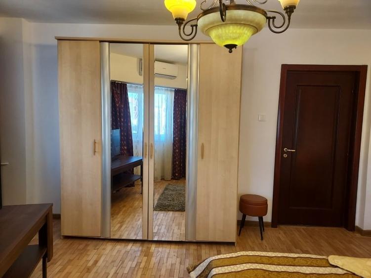 Apartament cu 3 camere decomandat în Decebal