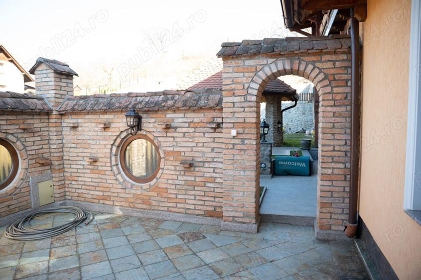 Casă cu 6 camere cu Teren 30000 Mp în Sovata