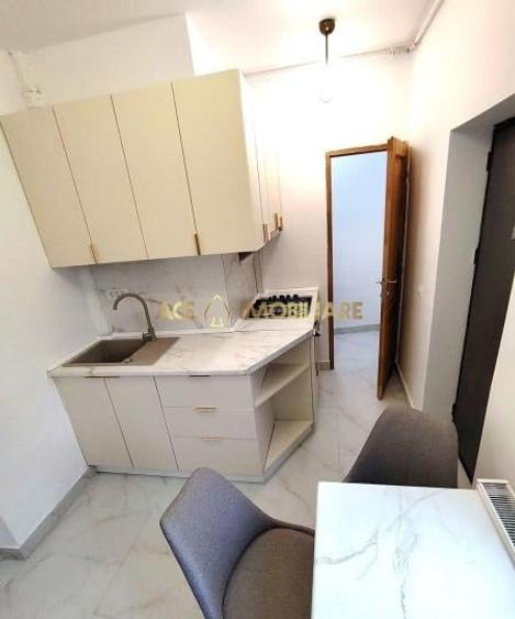Apartament cu 3 camere semidecomandat, mobilat în 1 Mai