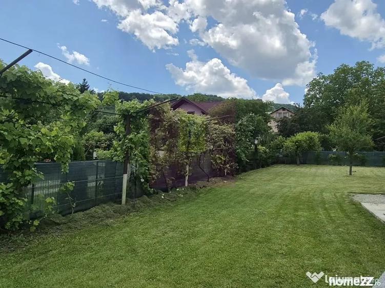 Casă cu 4 camere cu Teren 722 Mp în Podul Vadului