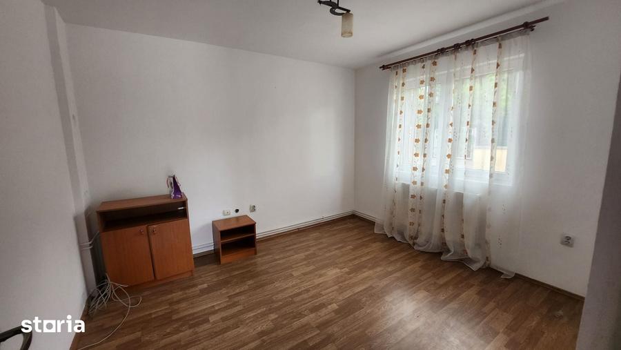 Casă cu 4 camere cu Teren 300 Mp în Dâmbul Rotund