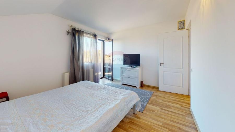 Casă individuală cu 5 camere cu Teren 495 Mp în Gulia