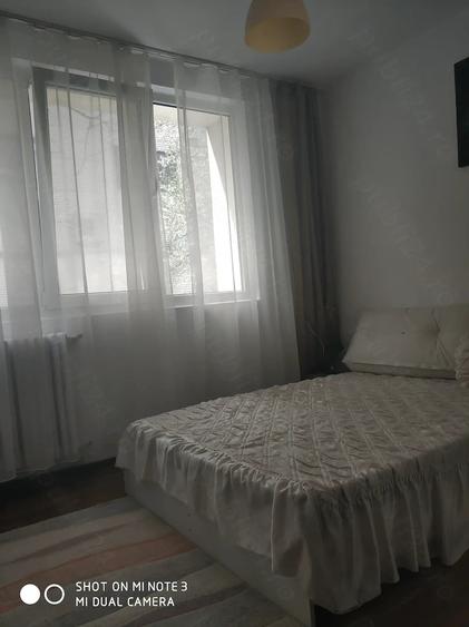 Apartament cu 3 camere decomandat în Progresul