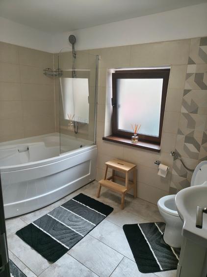 Apartament cu 2 camere decomandat, mobilat în Peninsula