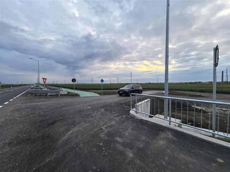 Teren Construcții extravilan de 8093 mp, în Fântânele