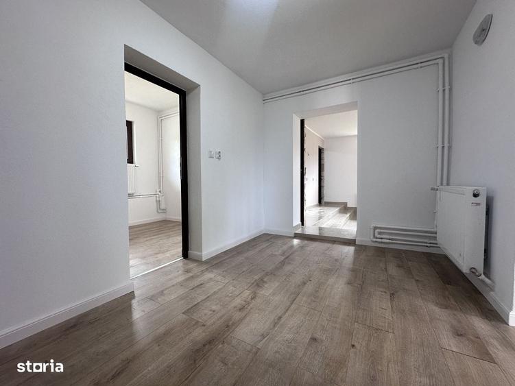 Casă cu 4 camere cu Teren 1532 Mp în Gura Vadului