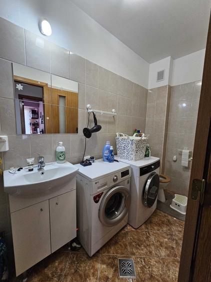 Apartament cu 3 camere decomandat în Titan