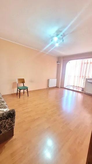 Apartament cu 4 camere decomandat în Viziru 3
