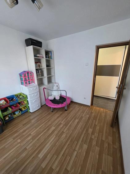 Apartament cu 3 camere decomandat în E3