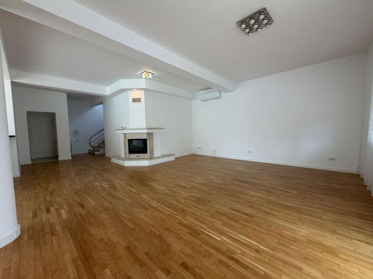 Casă individuală cu 7 camere cu Piscina în Iancu Nicolae