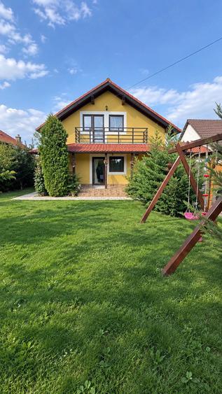 Casă cu 6 camere cu Teren 587 Mp în Sânmihaiu Român