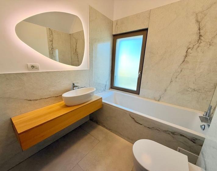 Duplex cu 5 camere cu Canalizare în Dumbrăvița