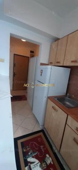 Apartament cu 2 camere semidecomandat, mobilat în Ultracentral