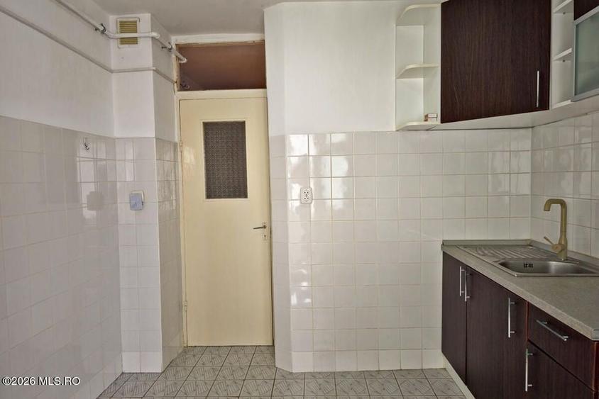 Apartament cu 3 camere decomandat în Soarelui