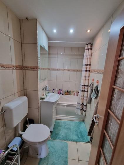 Apartament cu 3 camere decomandat, mobilat în Micro 15