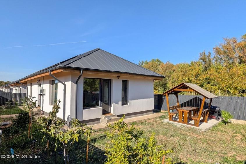 Casă individuală cu 3 camere cu Canalizare în Clinceni
