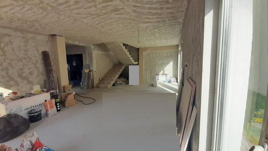 Duplex cu 6 camere cu Canalizare în Europa
