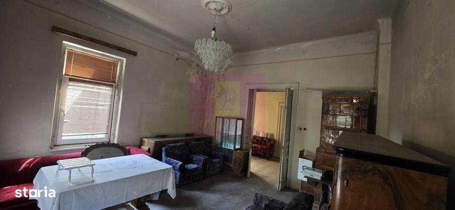 Casă cu 4 camere în Central