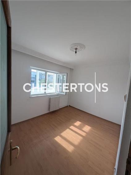 Apartament cu 5 camere decomandat, mobilat în Sud