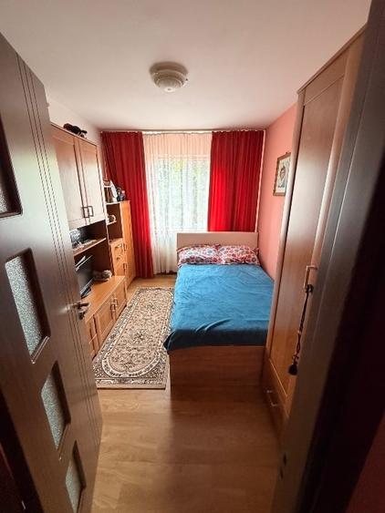 Apartament cu 3 camere semidecomandat în Km 4-5