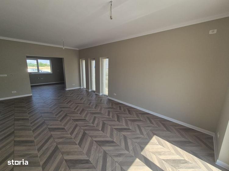 Casă cu 4 camere cu Teren 350 Mp în Central
