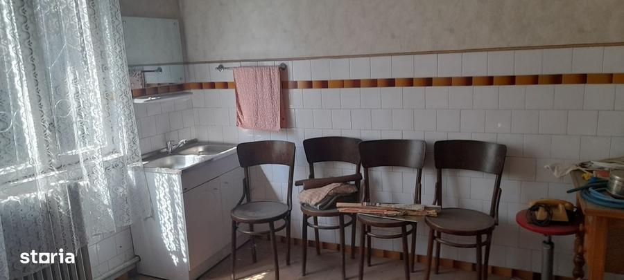 Casă cu 4 camere cu Teren 394 Mp în Central