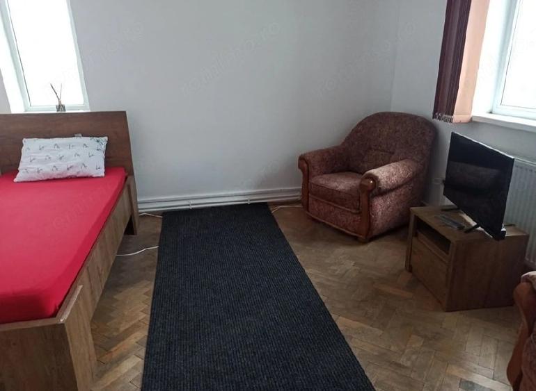 Casă cu 15 camere cu Teren 1000 Mp în Central