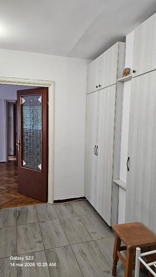 Apartament cu 3 camere semidecomandat în Moșilor