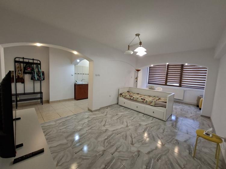 Apartament cu 2 camere semidecomandat, mobilat în Semicentral