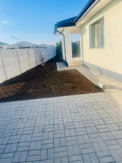 Casă cu 4 camere cu Teren 528 Mp în Tamași