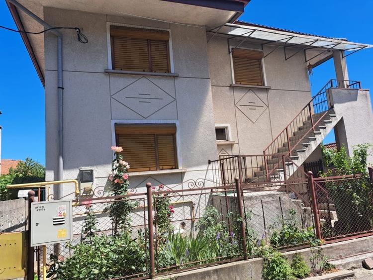 Casă individuală cu 4 camere cu Canalizare în ANL
