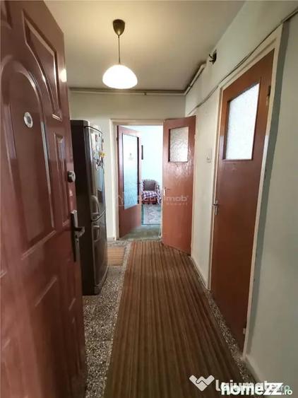 Apartament cu 3 camere decomandat în Alexandriei