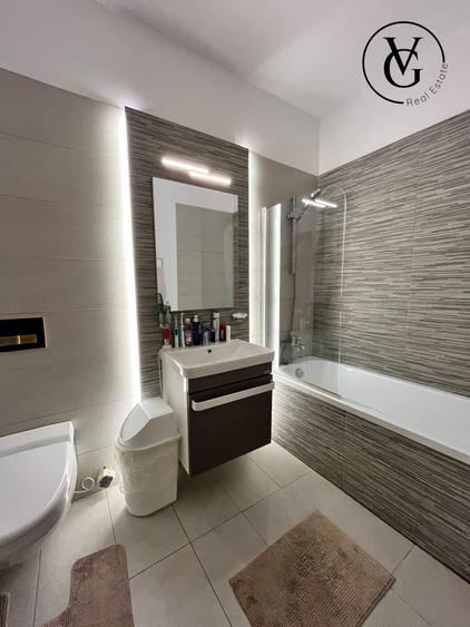 Casă individuală cu 10 camere cu Canalizare în Tei