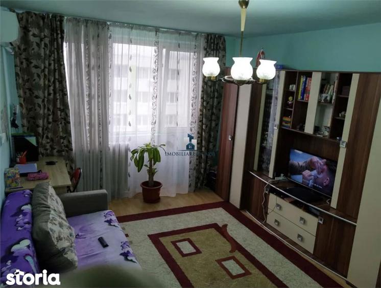Apartament cu 3 camere semidecomandat în Giurgiului