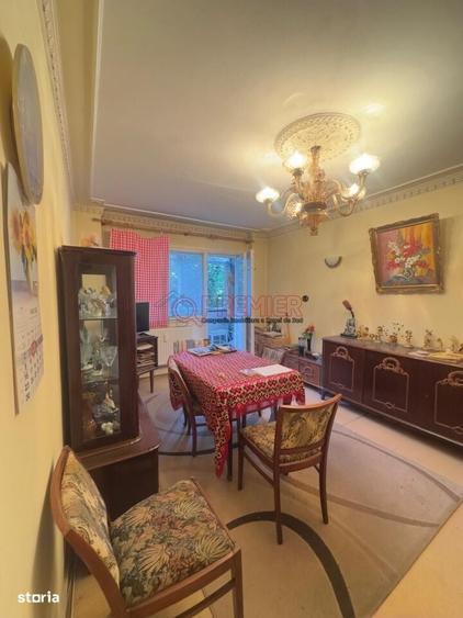 Apartament cu 3 camere decomandat în Alexandru Obregia