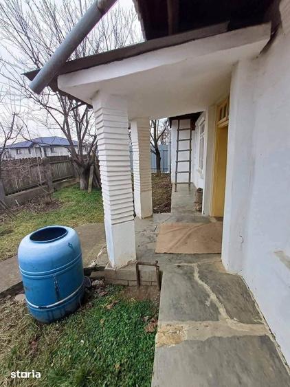 Casă cu 2 camere cu Teren 5000 Mp în Central